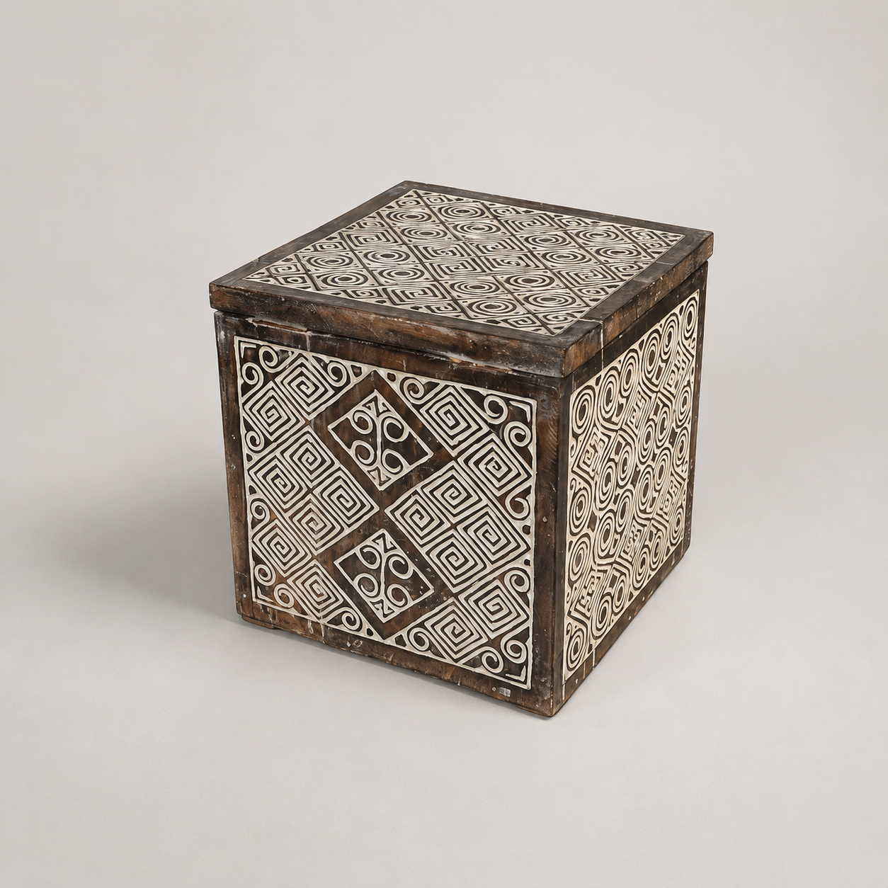 CAJA TALLADA DE TIMOR