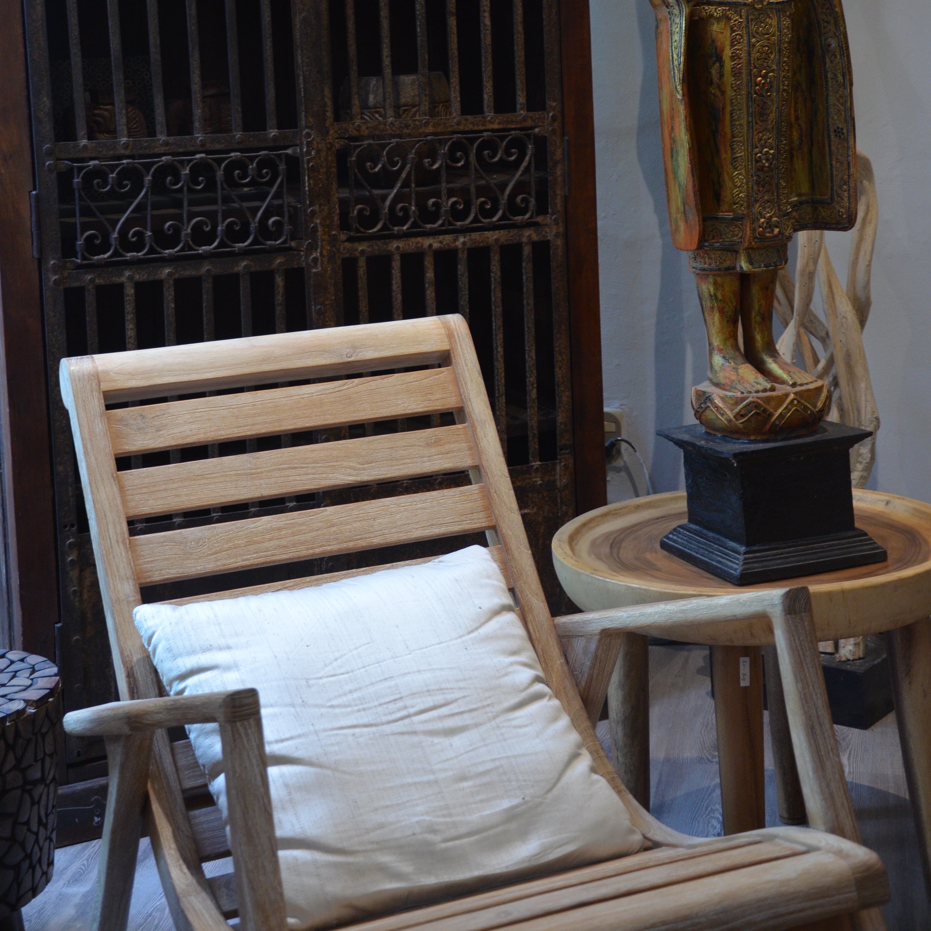 SILLA MECEDORA DE TECA