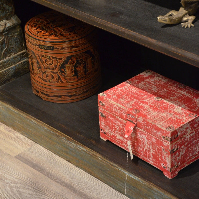 CAJA CON TAPA ROJA MEDIANA