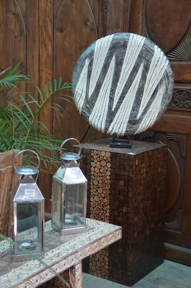 PEDESTAL DE MADERA CON COCO
