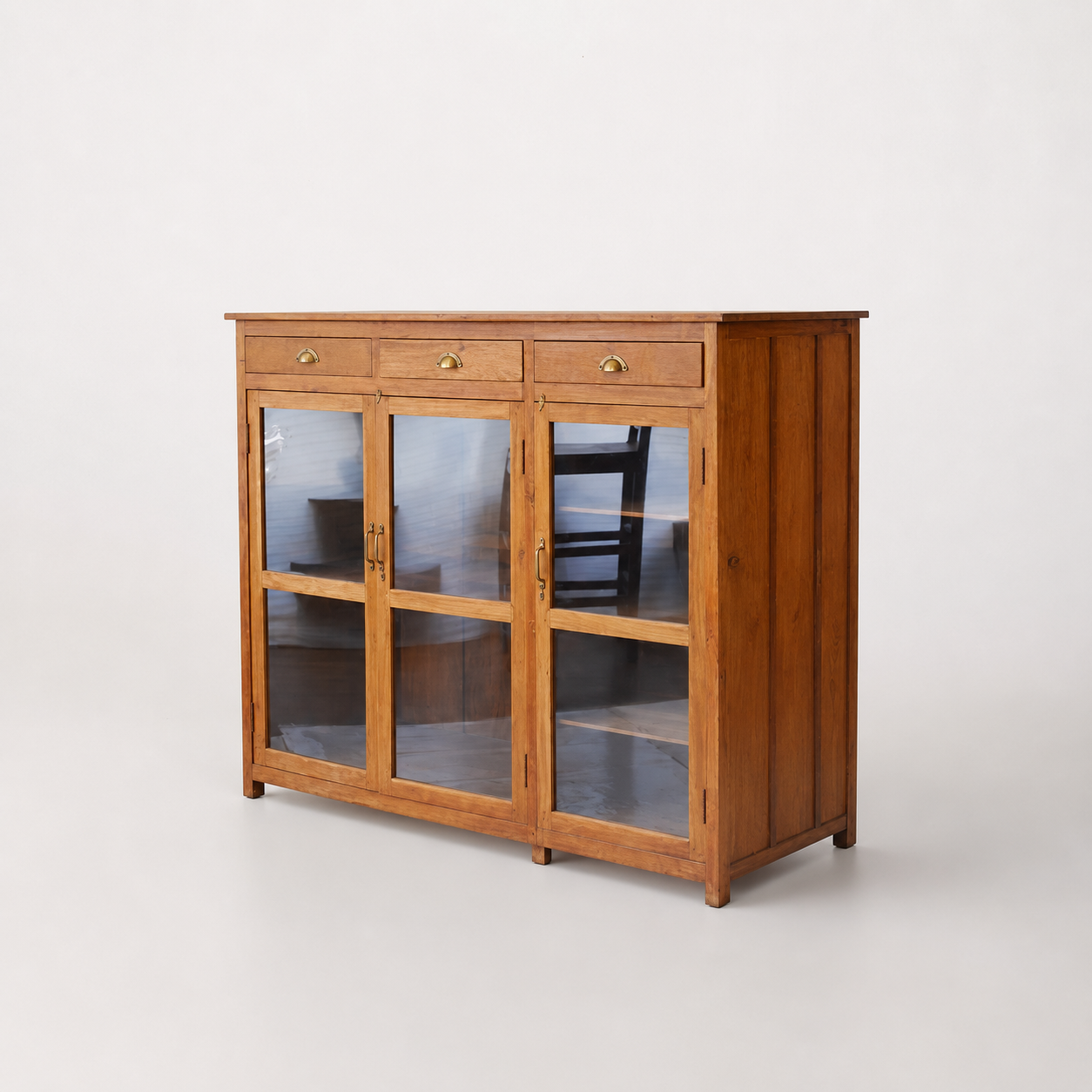 VITRINA DE MADERA ESTILO CÓMODA