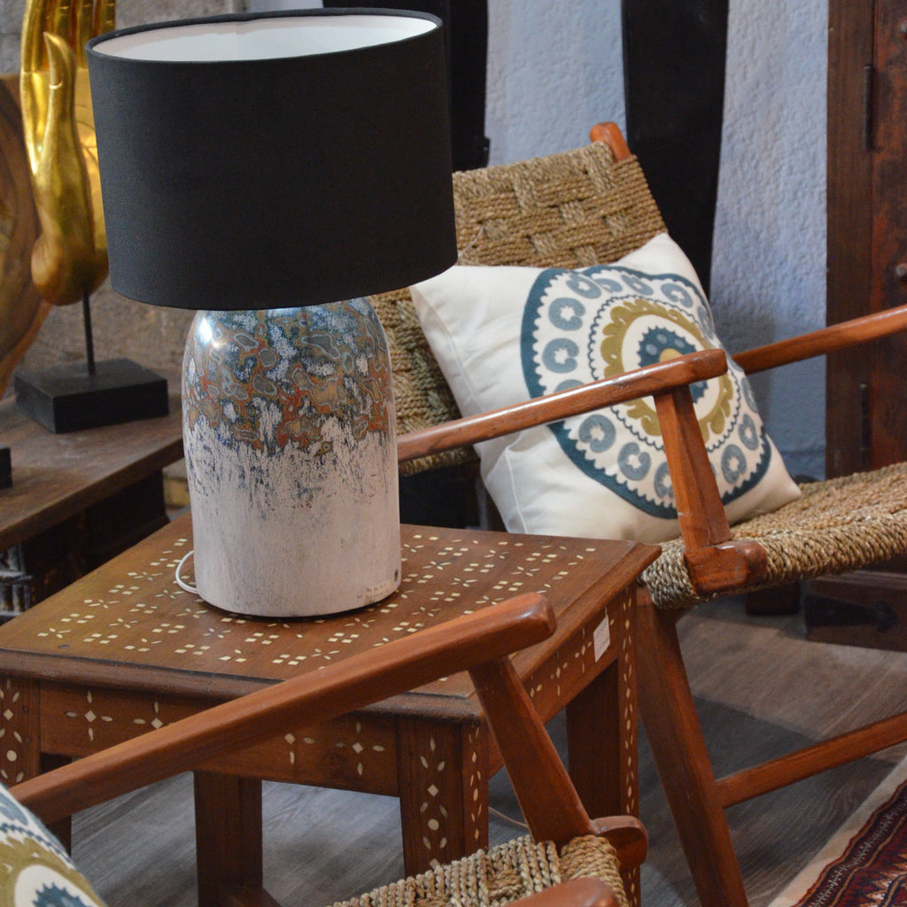 MESA LATERAL CON DETALLES HUESO