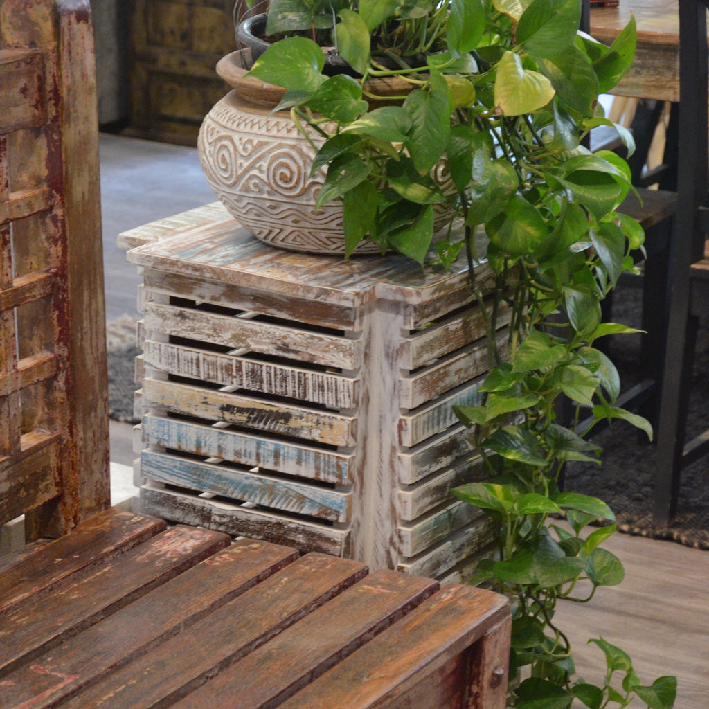 PEDESTAL LINEAS MADERA EN COLORES