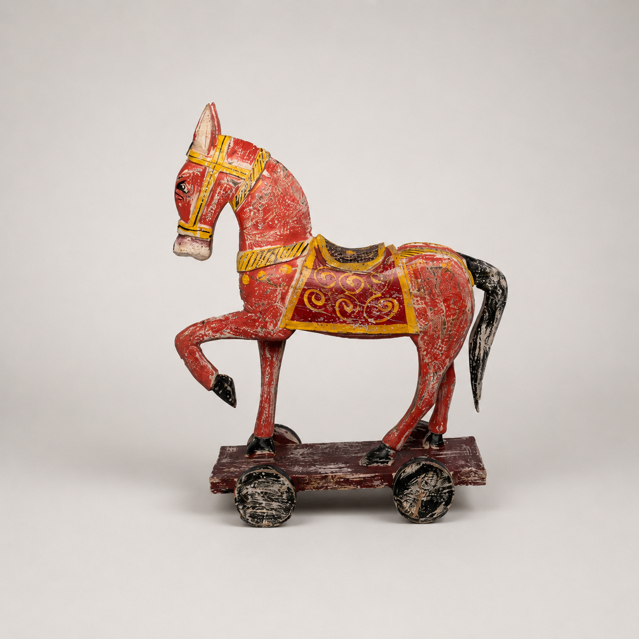 FIGURA CABALLO CON BASE ROJO