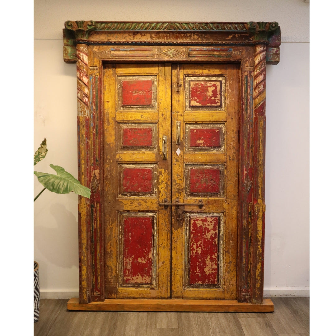 PUERTA AMARILLO CON ROJO