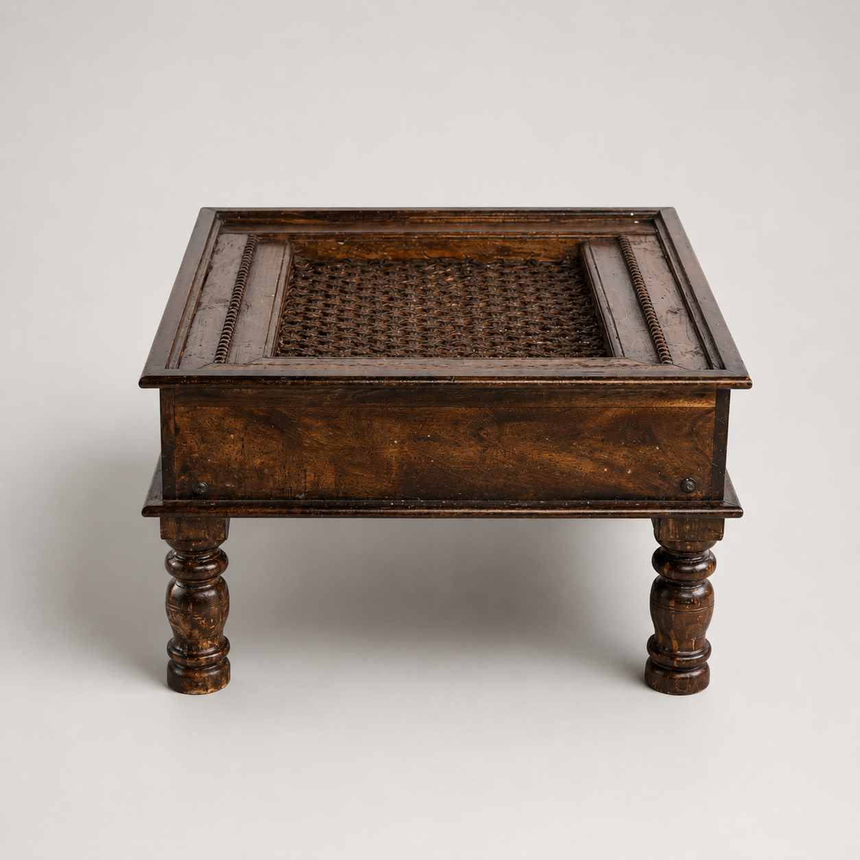 MESA LATERAL CON REJILLA