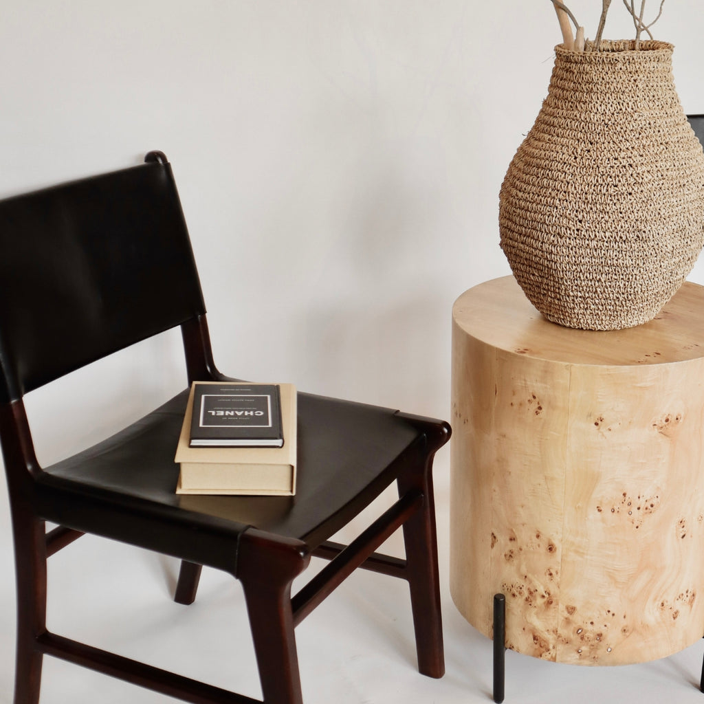 SILLA DE PIEL NEGRA