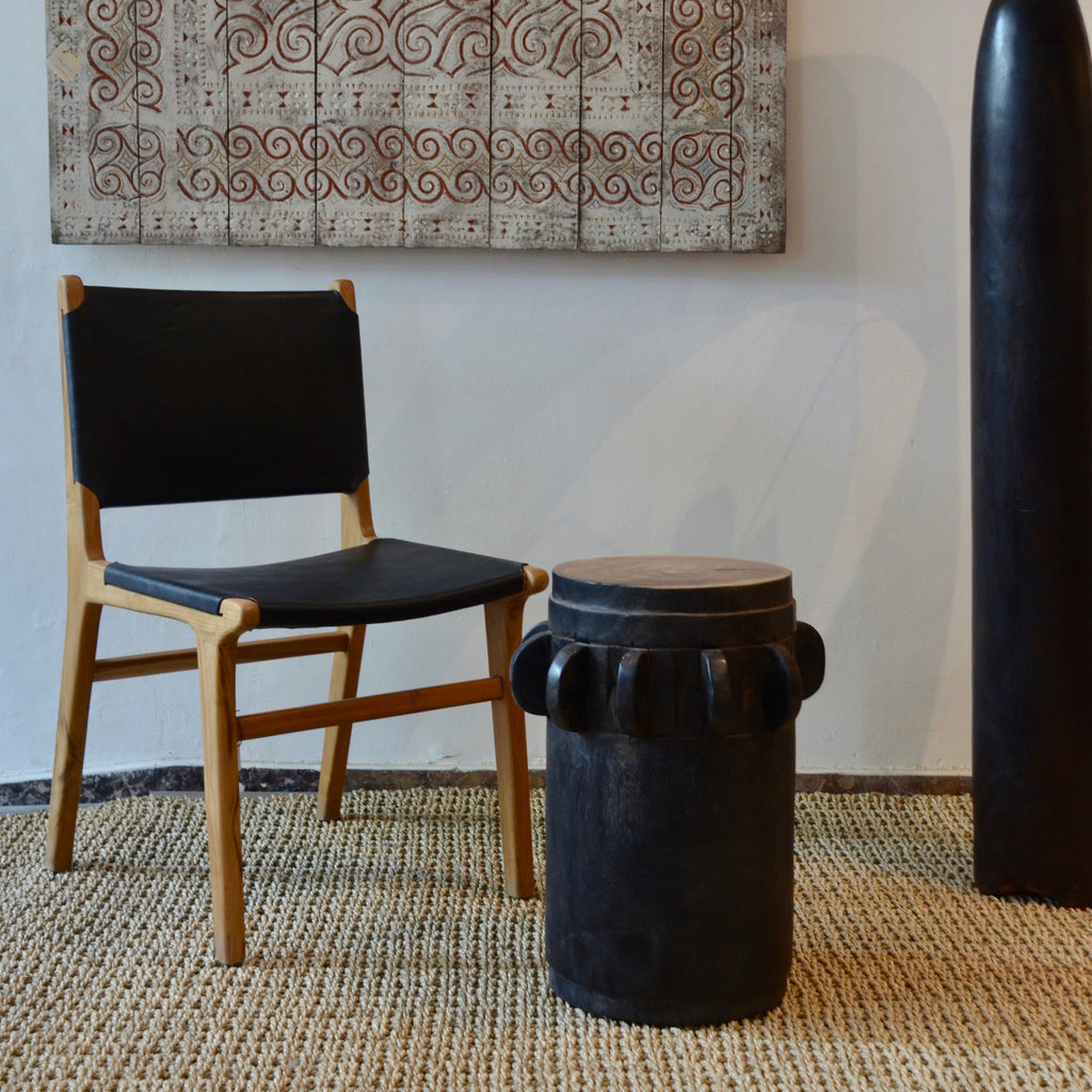 PEDESTAL DE MADERA NEGRO