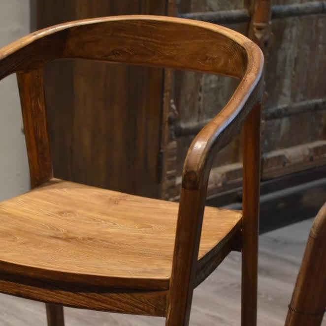 SILLA DE MADERA CURVEADA
