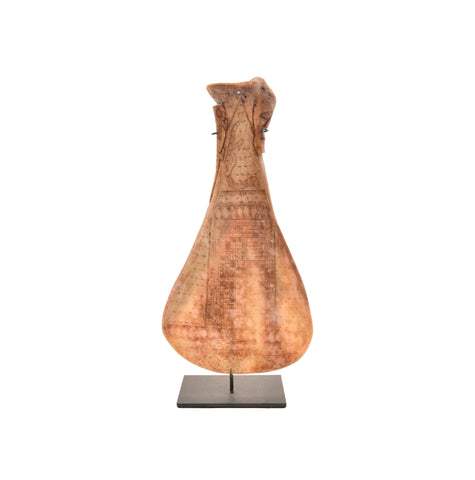 FIGURA DE HUESO GRABADA