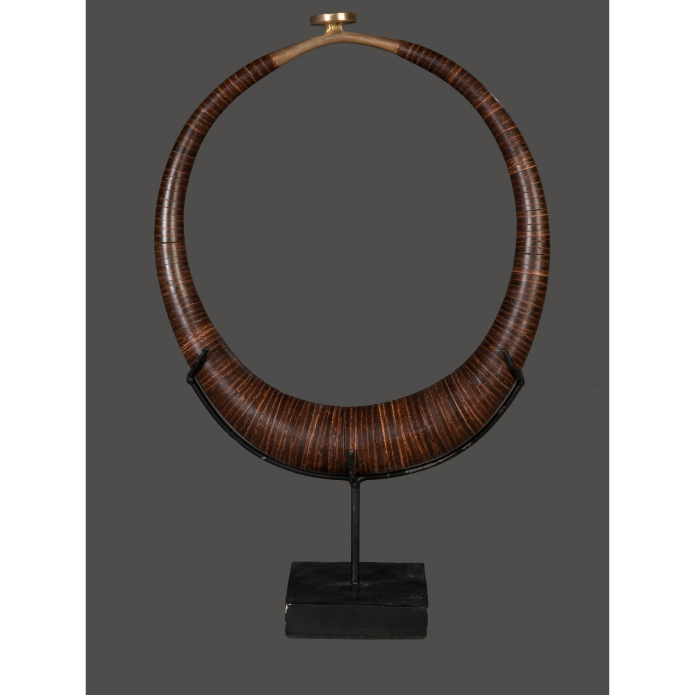 ESCULTURA COLLAR DE MADERA